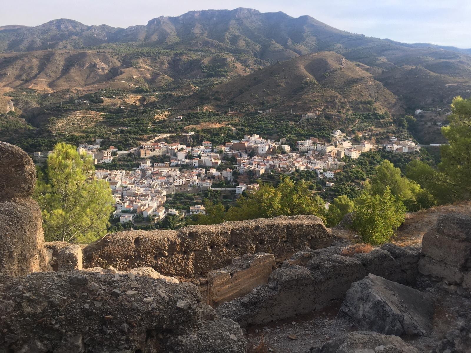 Gran oferta de pisos,casas rurales, cortijos, fincas y parcelas en los Guájares.